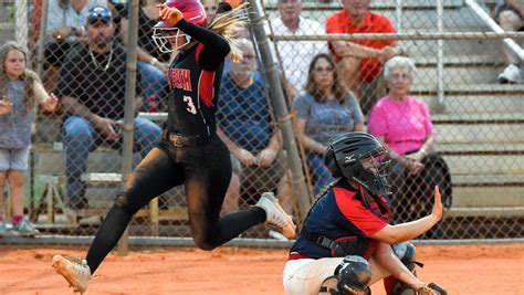 celine pulvermacher|Vero Beach softball team runs winning streak to 11 games.